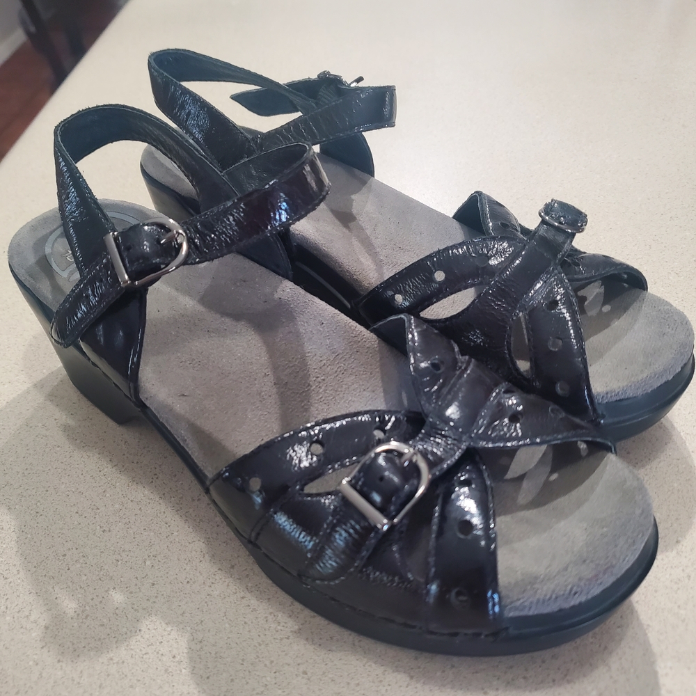 Dansko Black Patent Leather Sandals | Crisscross Comfort | 8.5–9